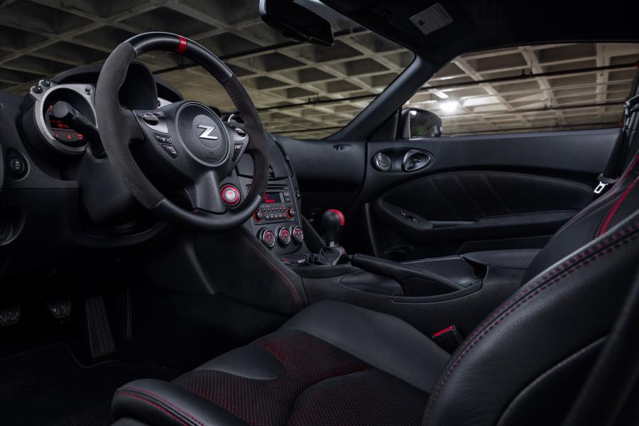 Интерьер Nissan 370Z 50th Anniversary (Z34) 2019 года  (NA) (фото 20 из 29)